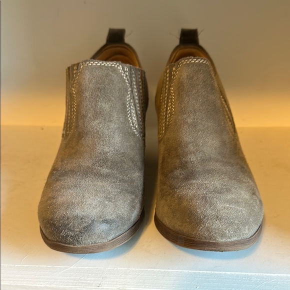 Women's Suede Ankle Boots - Picture 5 of 7